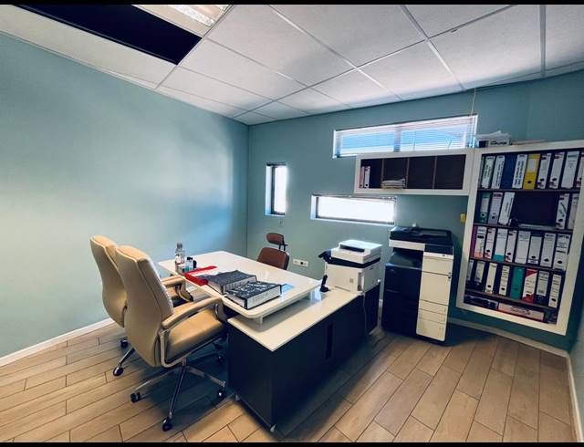 210M² OFFICE FOR SALE IN FOURWAYS GARDENS